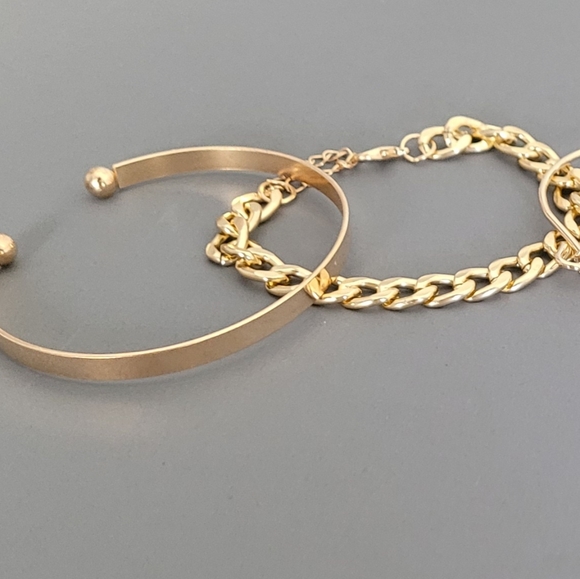 🔥3 for $22🔥 3 Gold Toned Bracelets - Picture 4 of 5